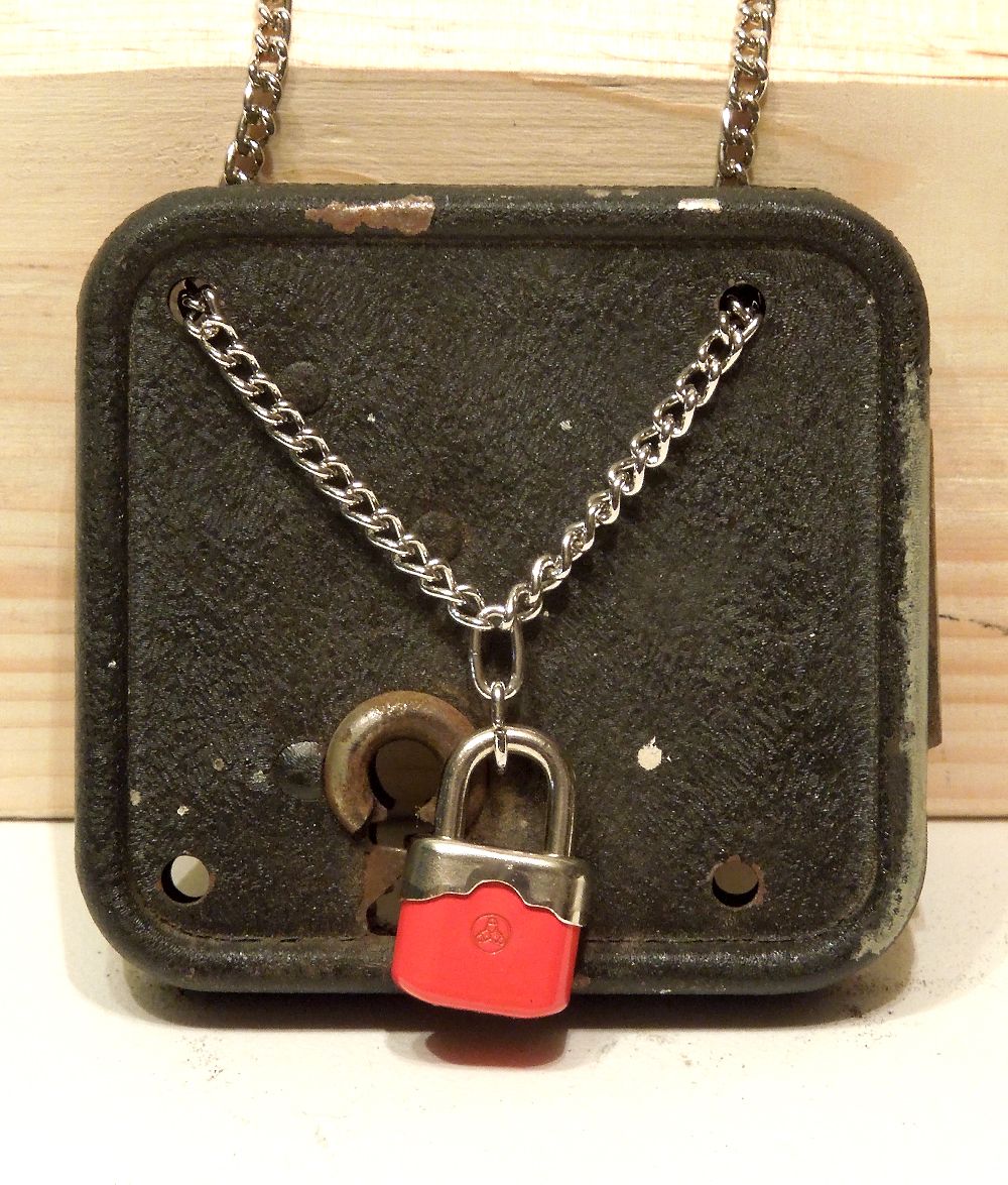02-08-2021-geheimnisse-einer-frauenhandtasche-03